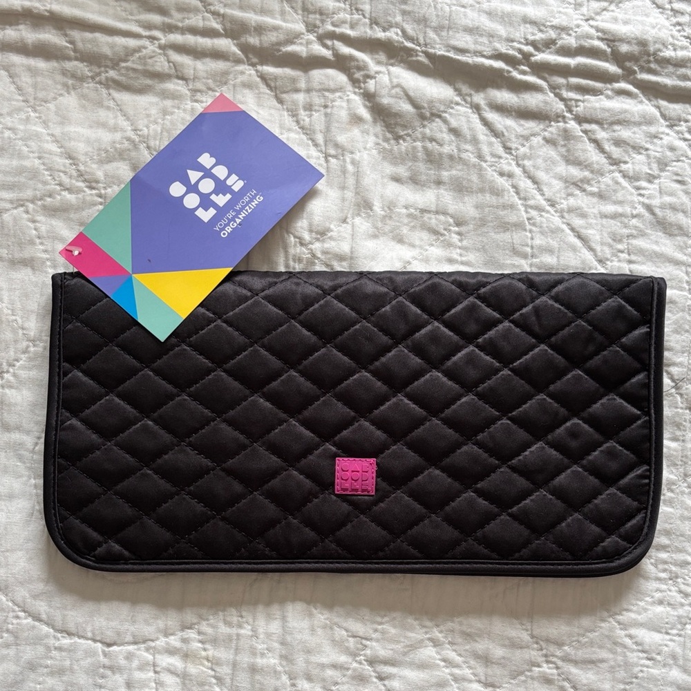 NWT Caboodles Straightener Case